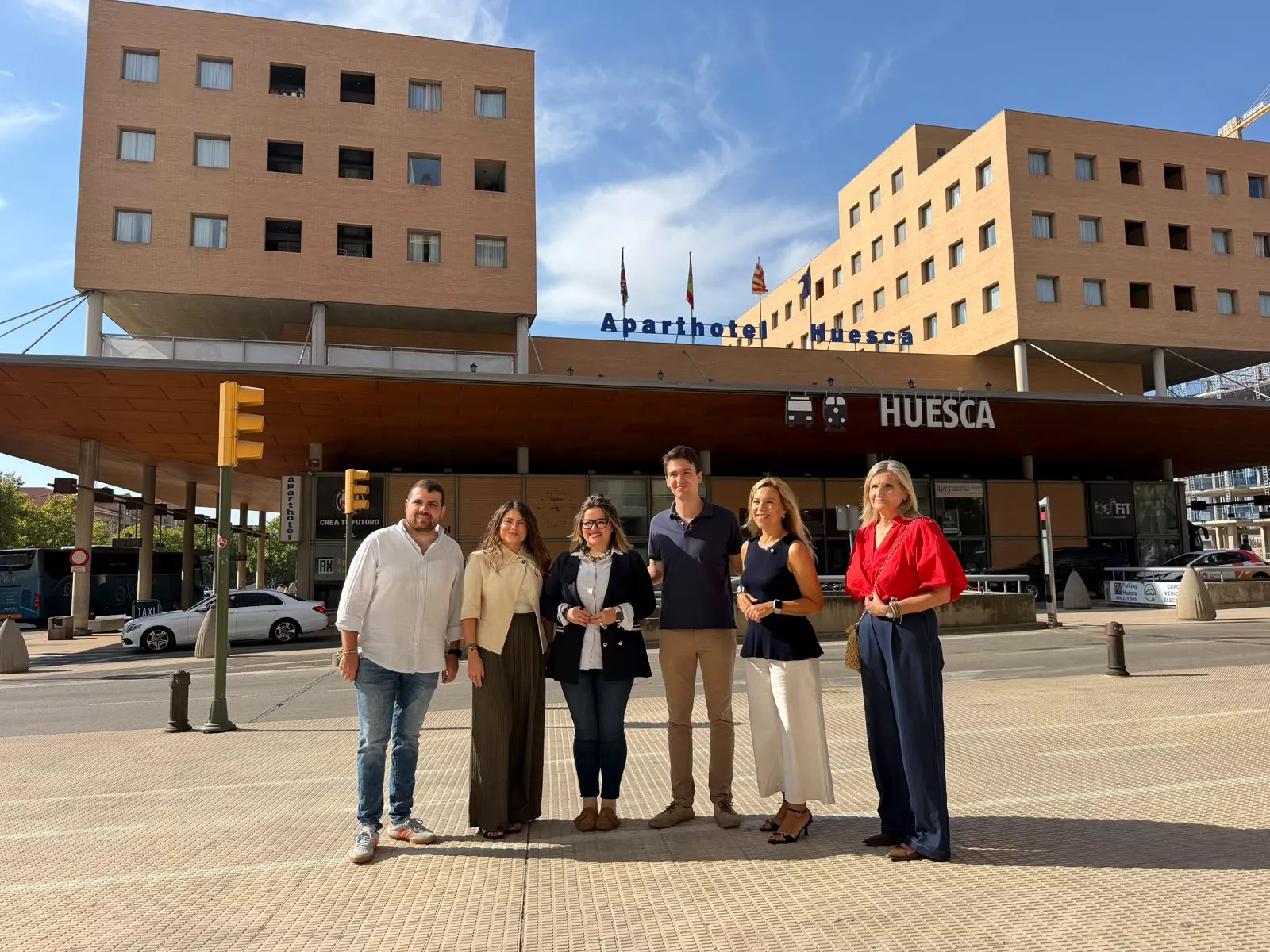Ana Alós, Ignacio Dancausa y otros responsables del PP, este sábado en Huesca.