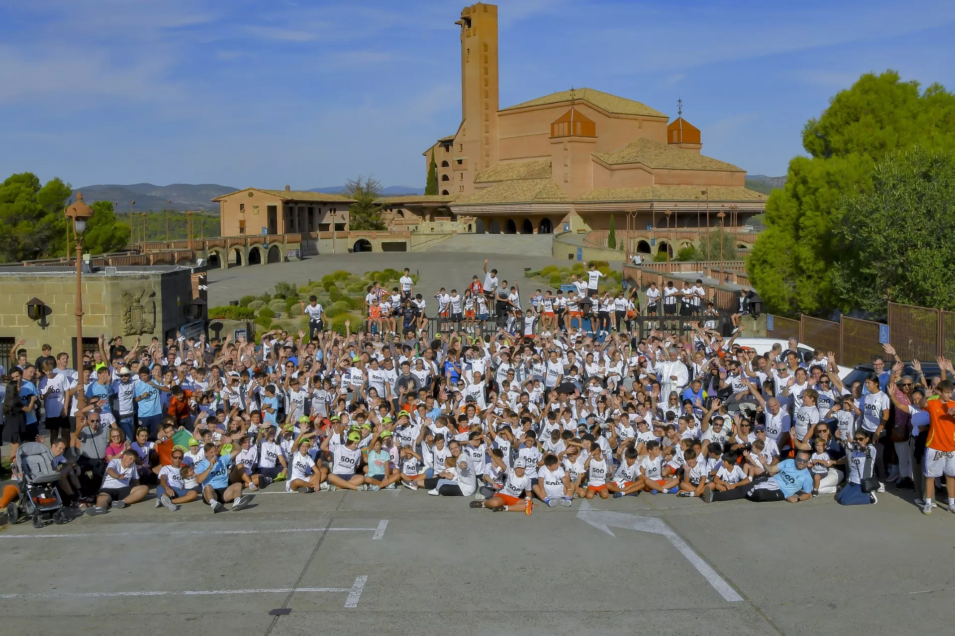 Foto de familia de los participantes en la carrera.