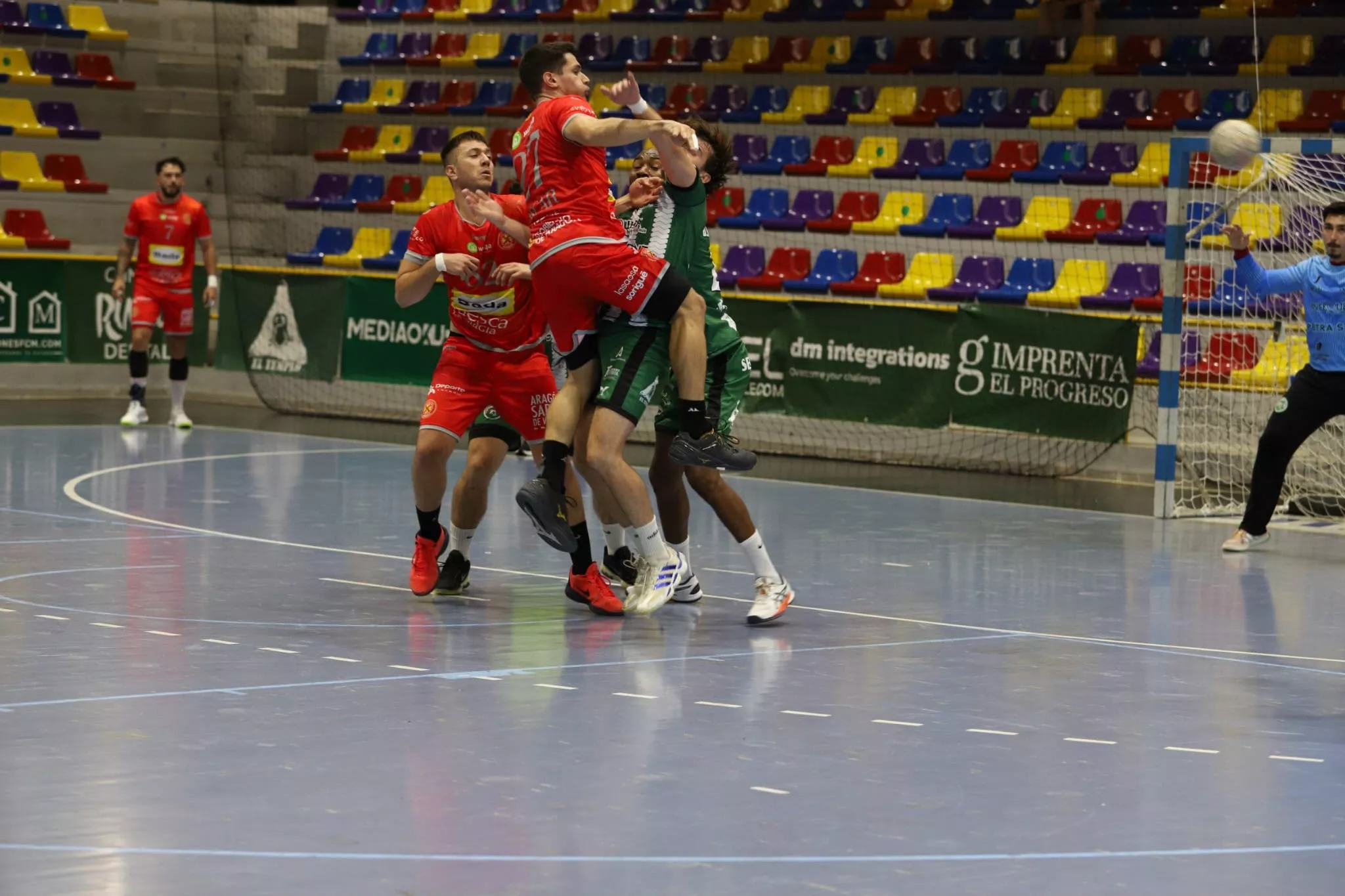 Óscar García en ataque. Los de Nolasco han resuelto bien el partido. @javyerfotografo