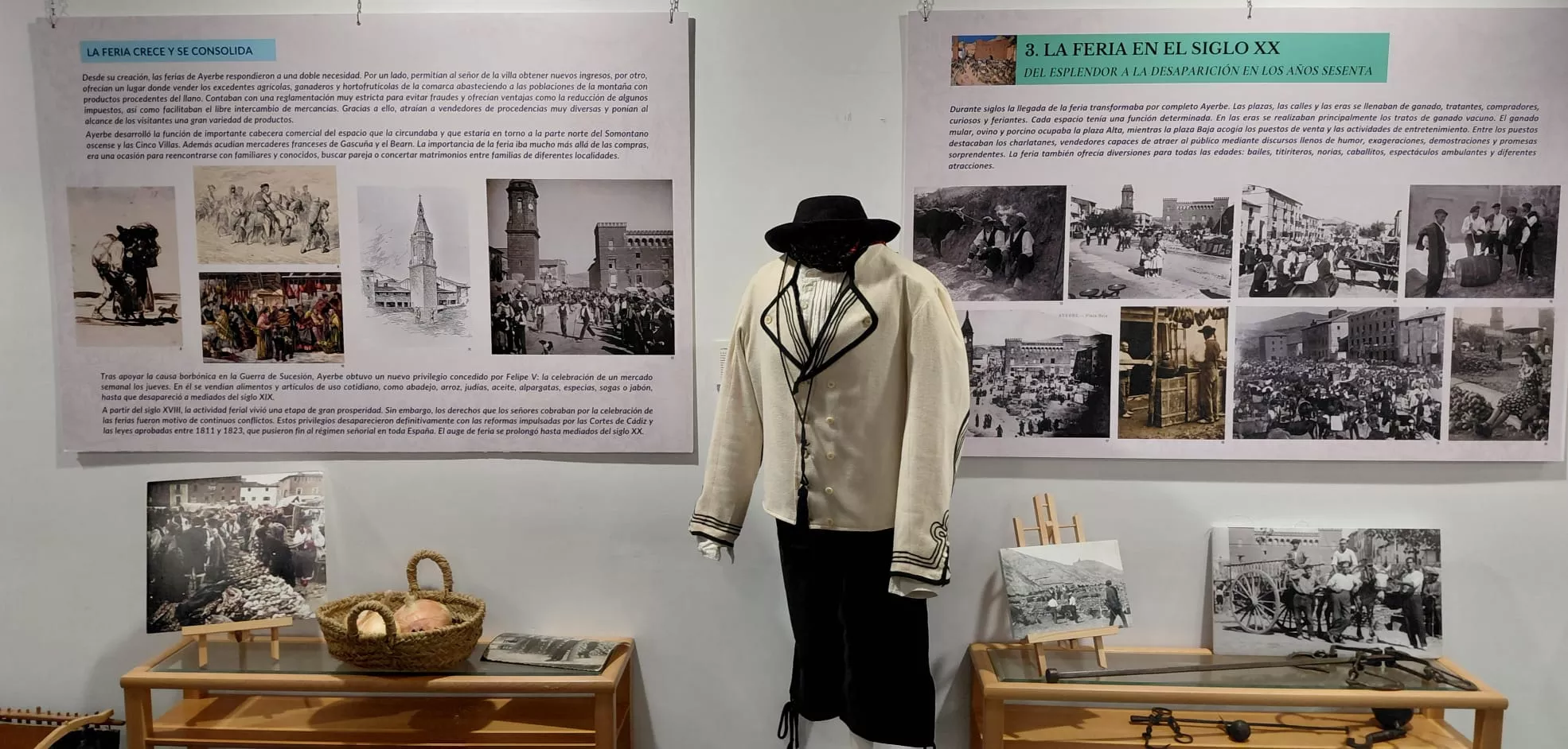 Inauguración de la exposición ‘Historia de las ferias de Ayerbe’.