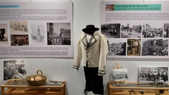 Inauguración de la exposición ‘Historia de las ferias de Ayerbe’.