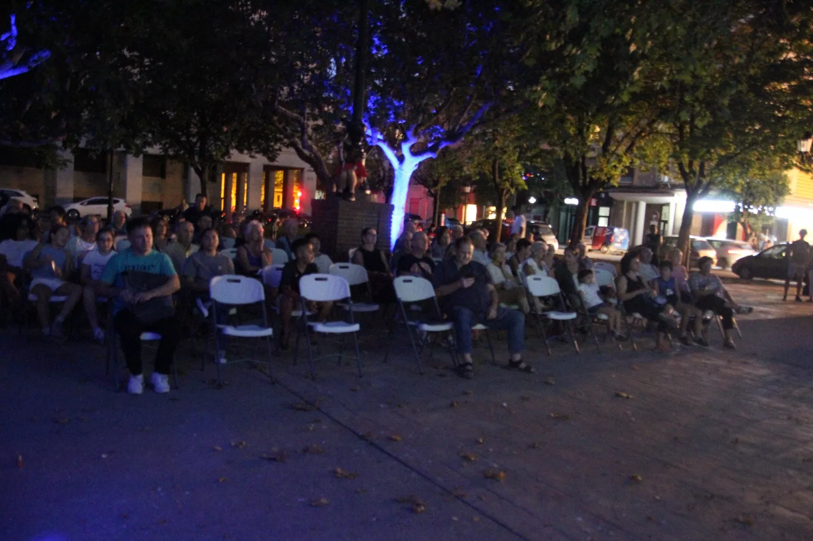Proyección al aire libre en Huesca de la Escopeta Nacional. Foto Carlos Neofato
