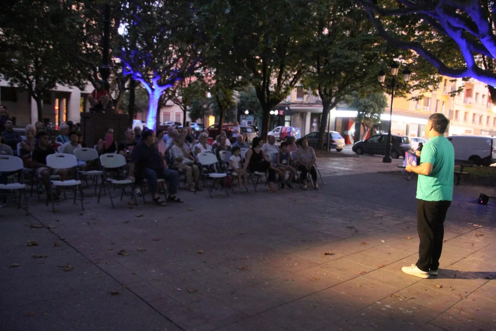 Proyección al aire libre en Huesca de la Escopeta Nacional. Foto Carlos Neofato