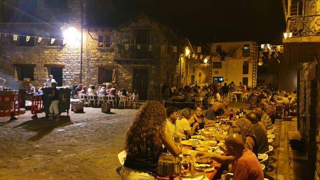 Cena popular en Aísa