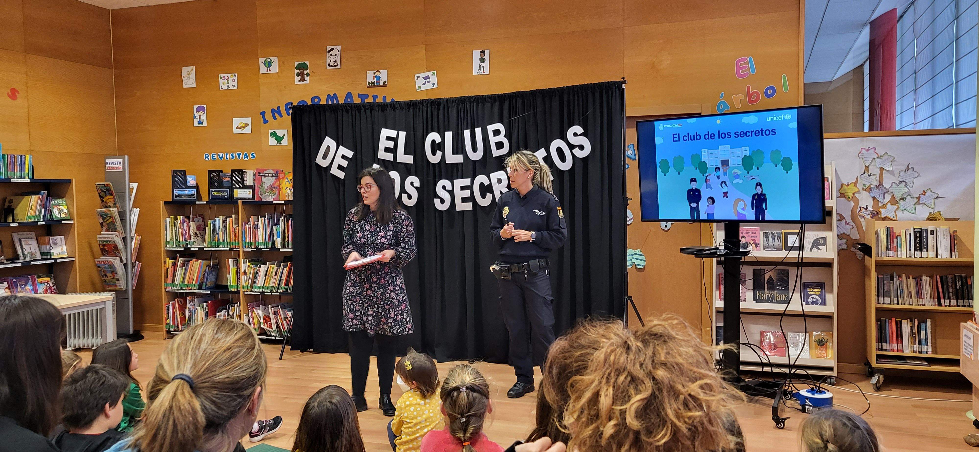 Laura Ferrer, directora de la Biblioteca Ramón J. Sender, y Marisol Almirón. Foto Myriam Martínez
