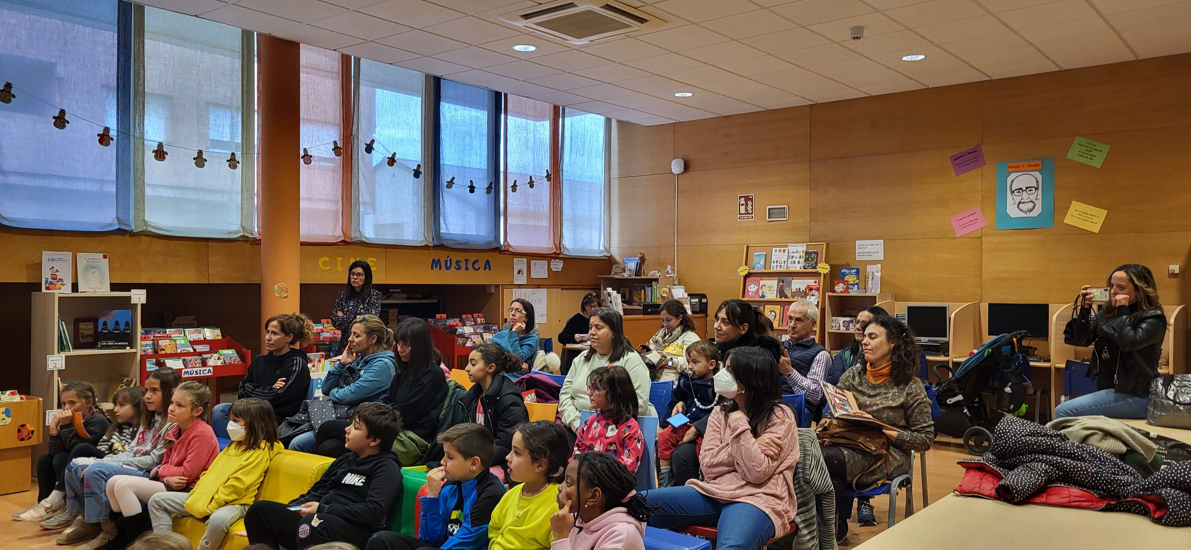 Marisol Almirón y El Club de los Secretos. Foto Myriam Martínez