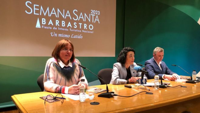 Silvia Peropadre, Anabelén Andreu y Carlos Azcón presentan la Semana Santo de Barbastro