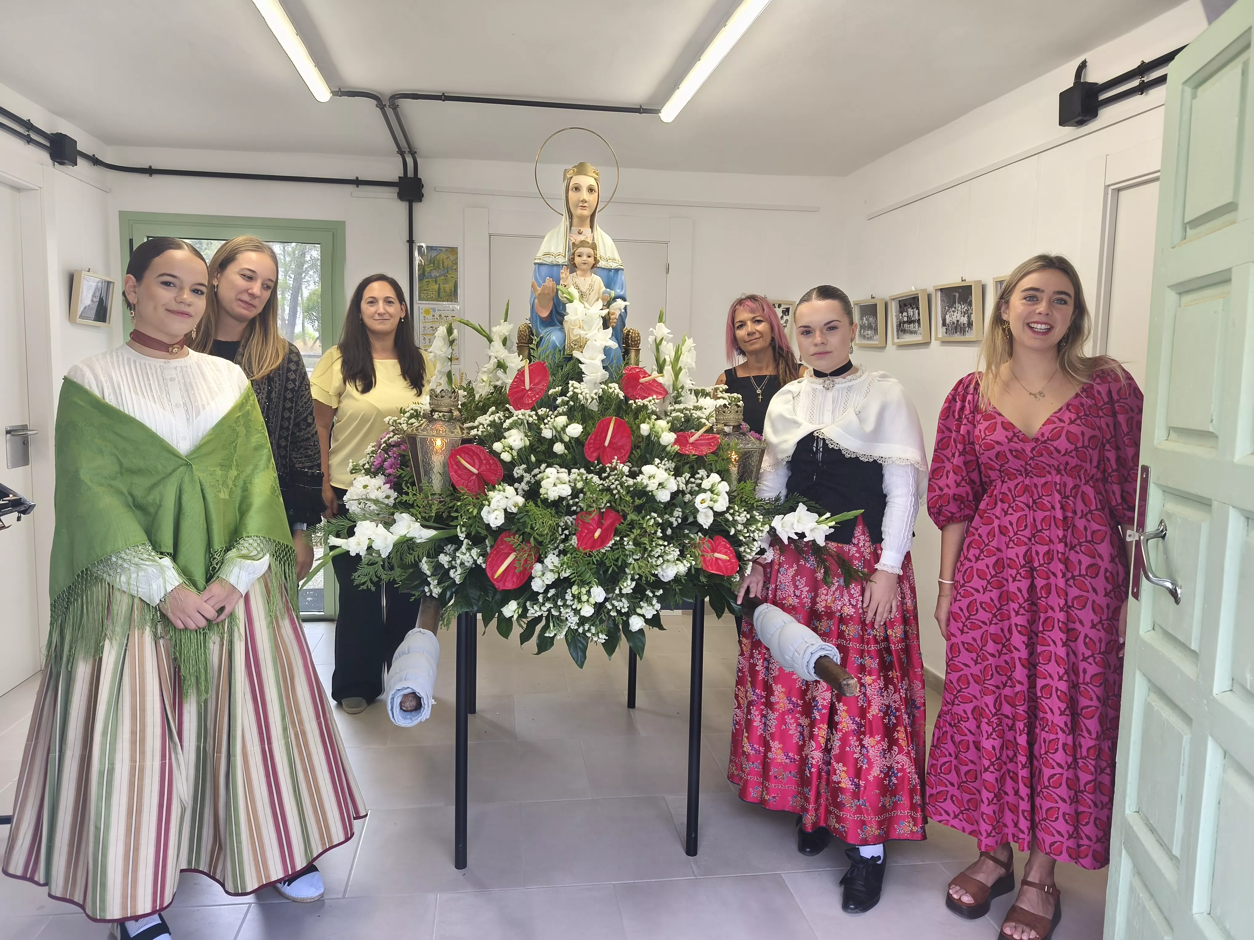 Romería de San Jorge a Gurrea de Gállego con la Virgen portada por mujeres