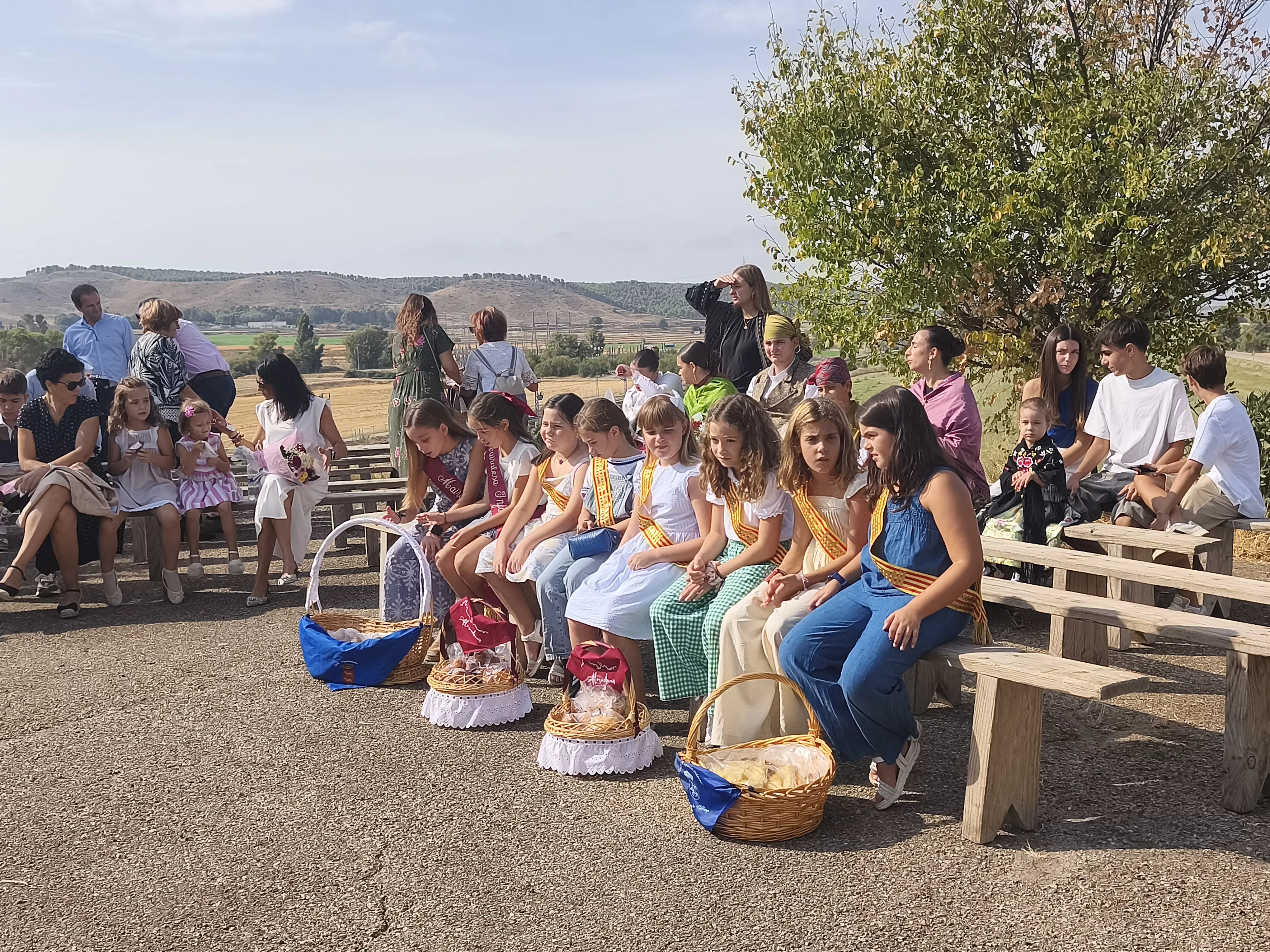 Romería de San Jorge a Gurrea de Gállego con la Virgen portada por mujeres