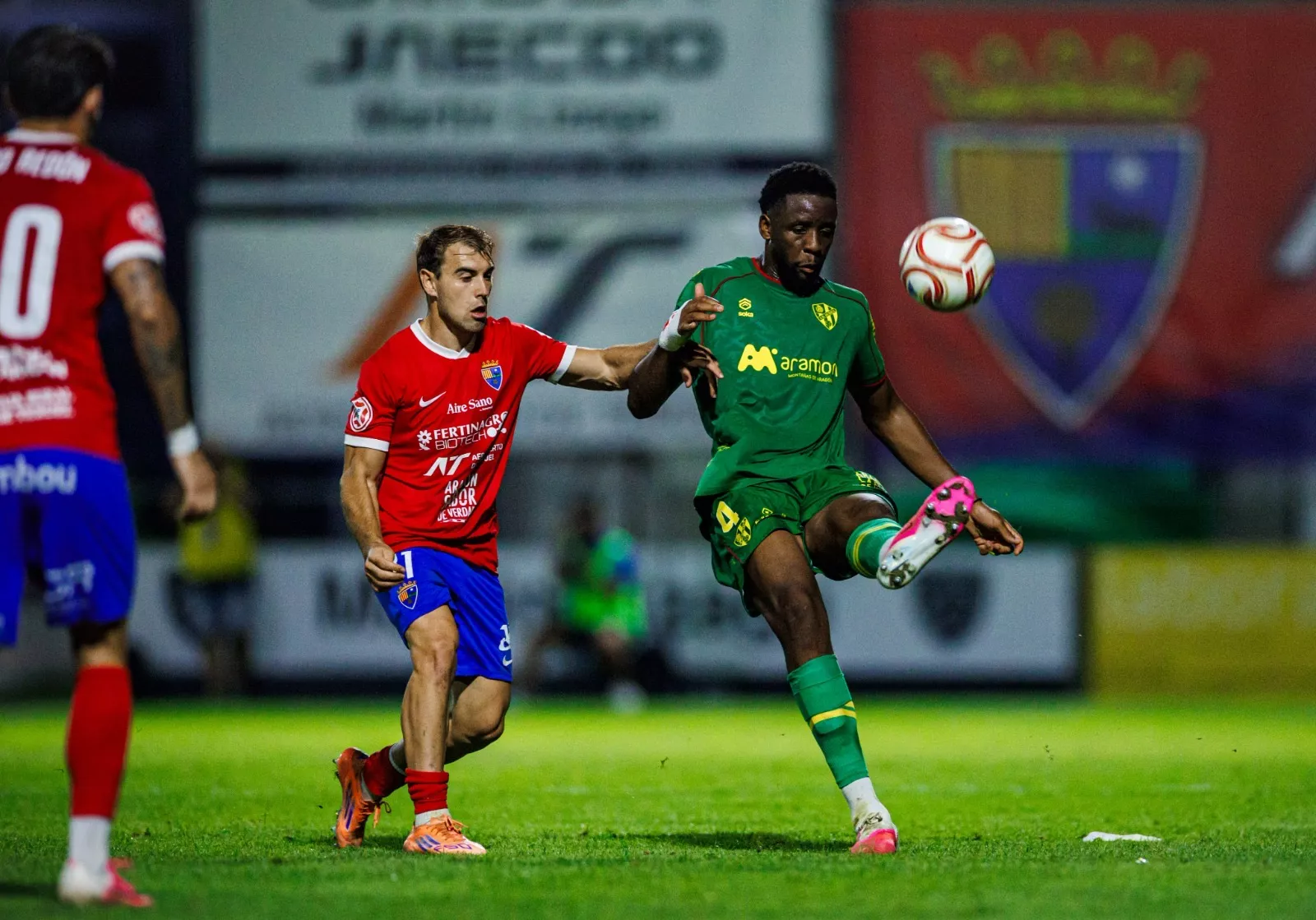 Kembo, jugador del Huesca, en el partido contra el Teruel.