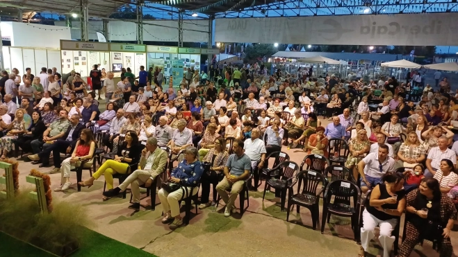 Público asistente al cierra de Femoga. Público asistente al cierra de Femoga.