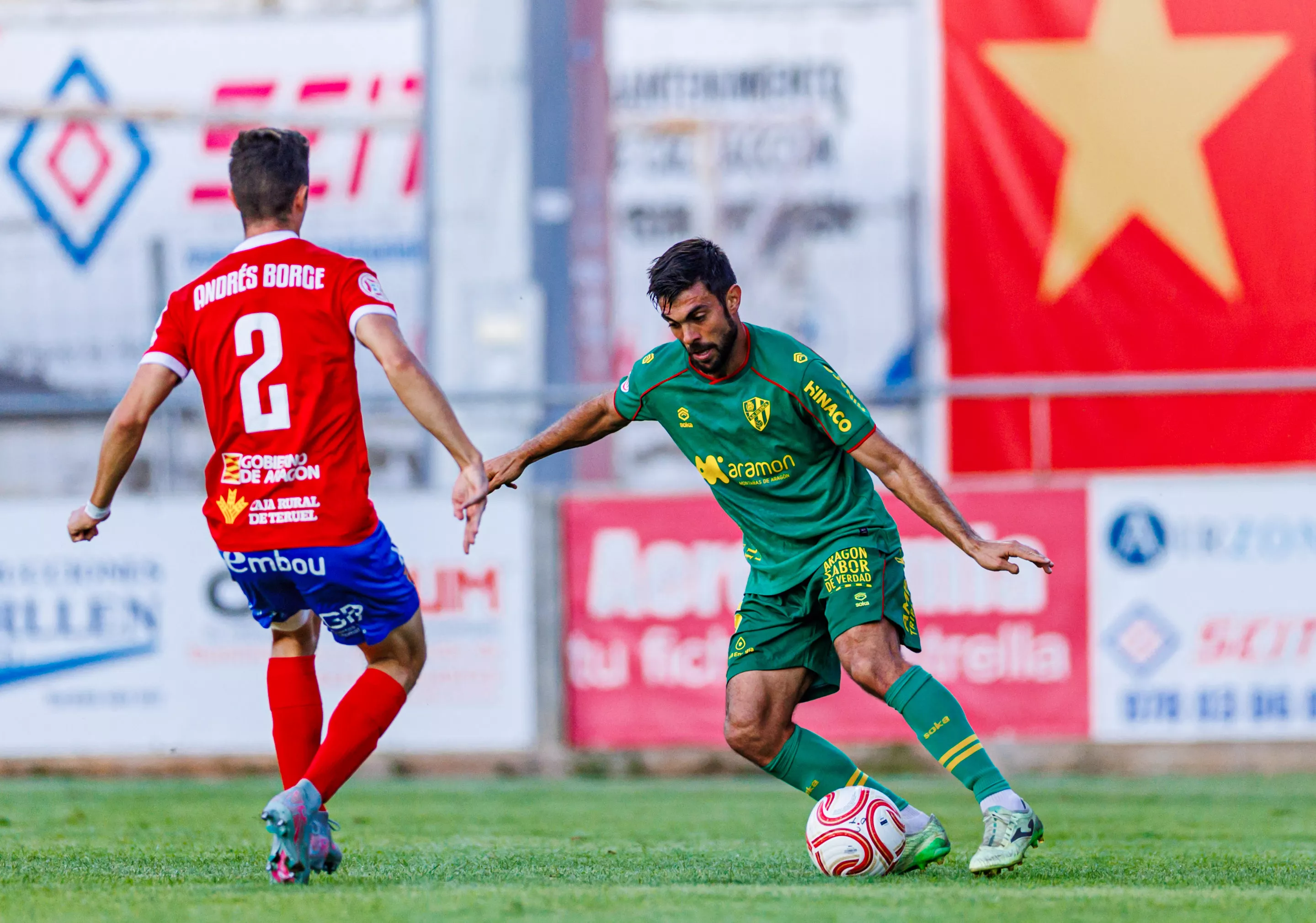 Salva Ruiz, uno de los más activos del equipo. Dos factores cruciales confluyen en la impotencia competitiva de la Sociedad Deportiva Huesca