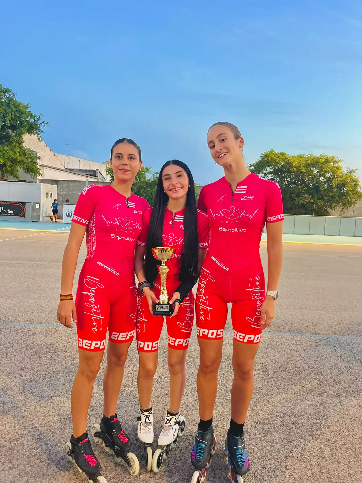 Estela Amaro, entre Paula Trasobares Lisboa y Daniela Farero Cabrera en el IV Roller Mediterráneo
