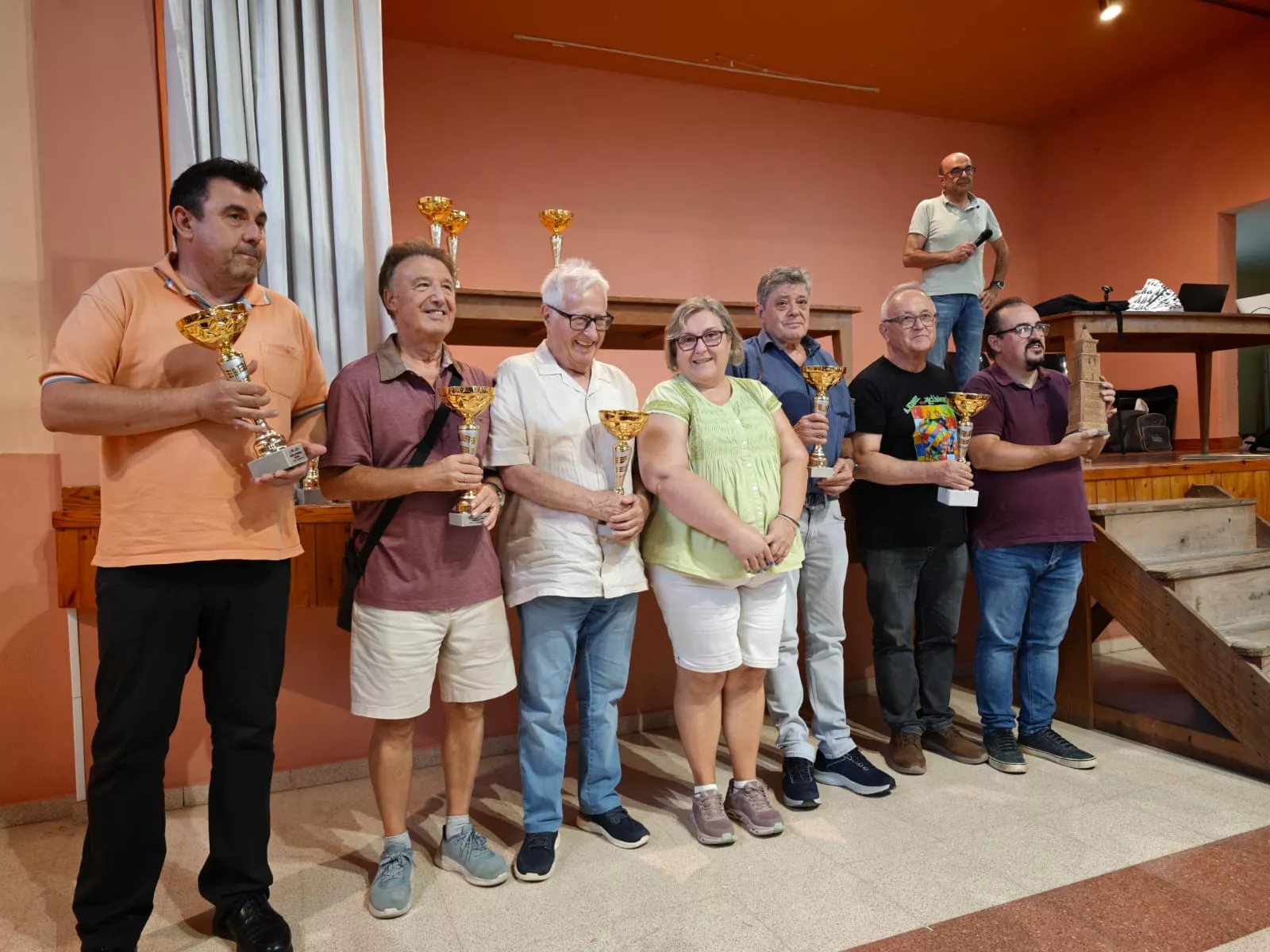 Podio final con la entrega de trofeos.
