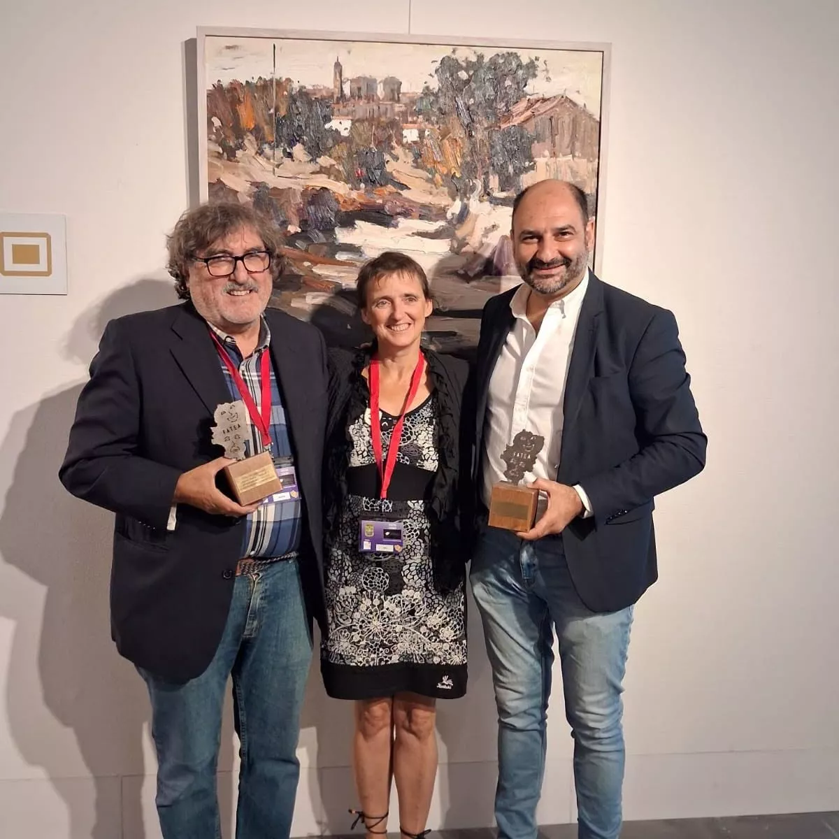 Fernando Torres, con el Premio Fatea de Honor al Ayuntamiento de Barbastro.
