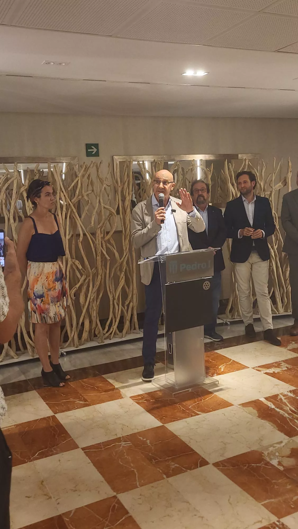 Vino Solidario de Enate para los Rotarios