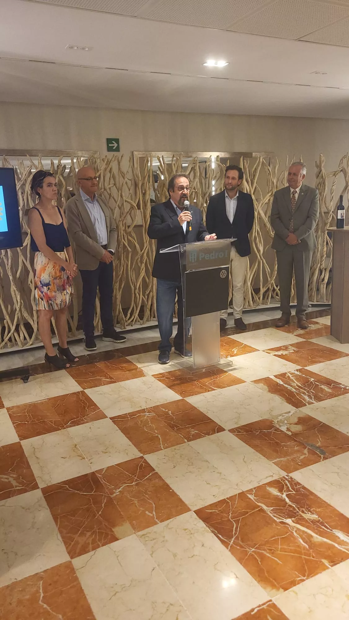 Vino Solidario de Enate para los Rotarios