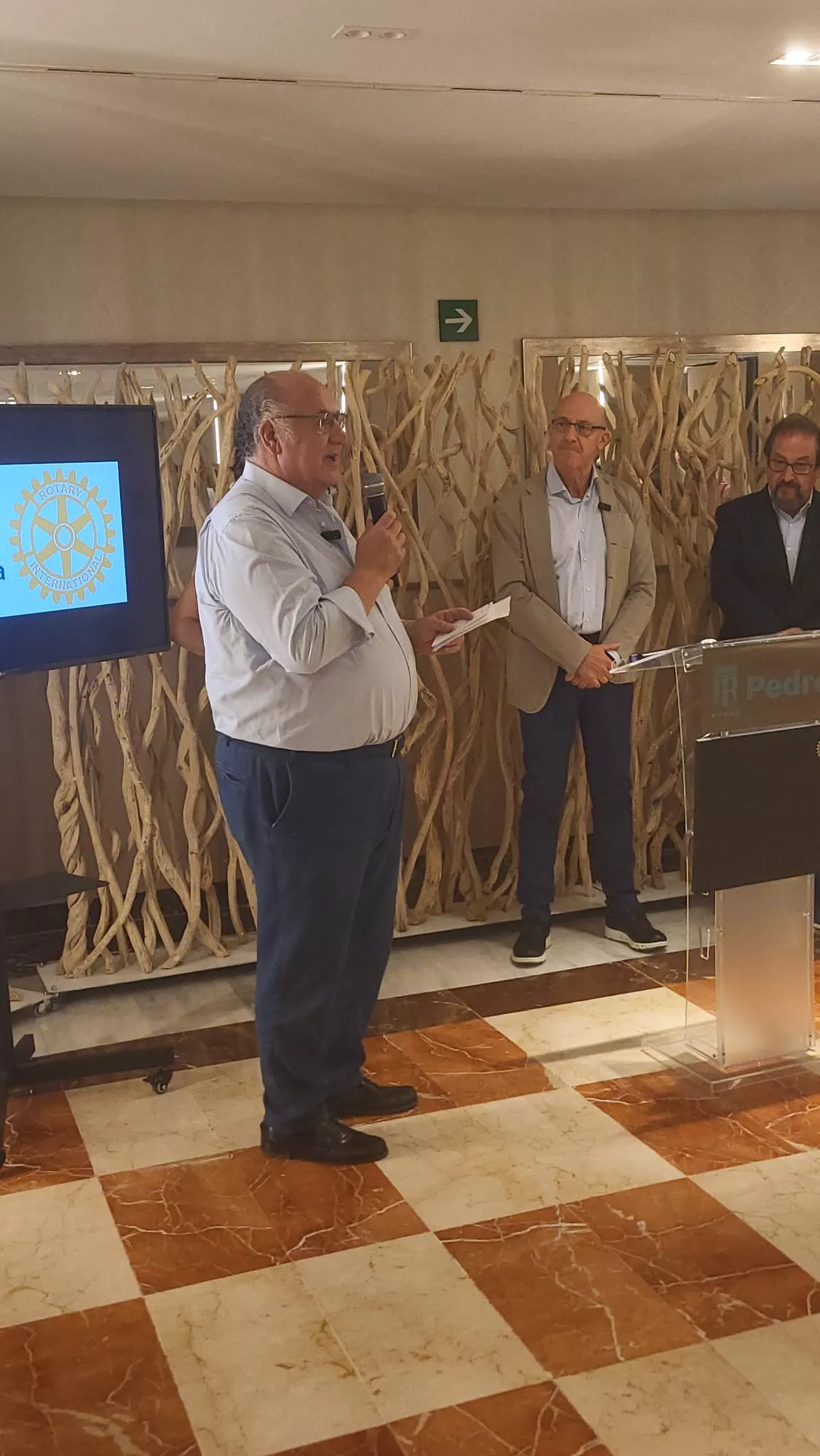 Vino Solidario de Enate para los Rotarios