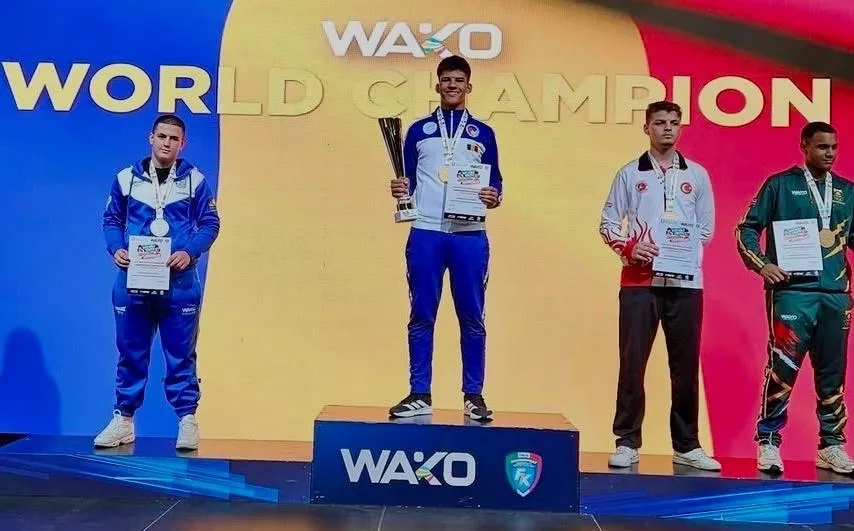 Robert Mironescu (Kickboxing Binéfar), campeón del mundo con la selección rumana