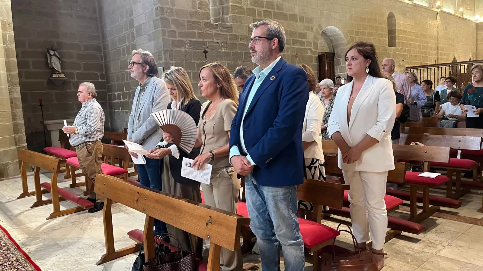 Tradicional entrega de un céntimo a las Miguelas por parte del Ayuntamiento de Huesca. Foto Mercedes Manterola