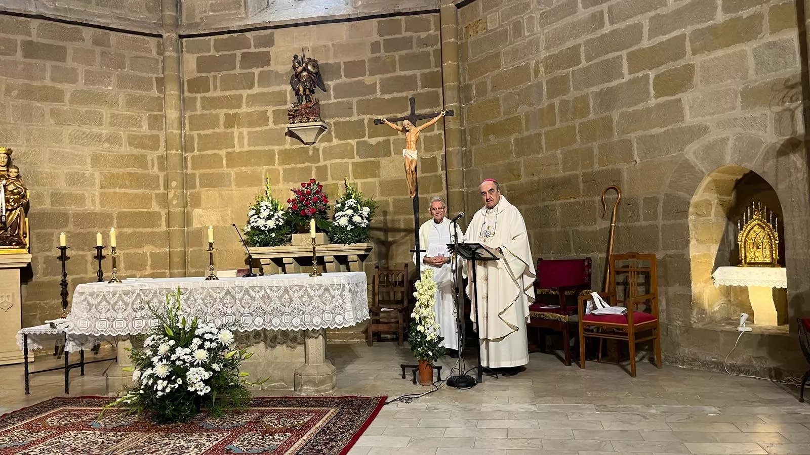Tradicional entrega de un céntimo a las Miguelas por parte del Ayuntamiento de Huesca. Foto Mercedes Manterola