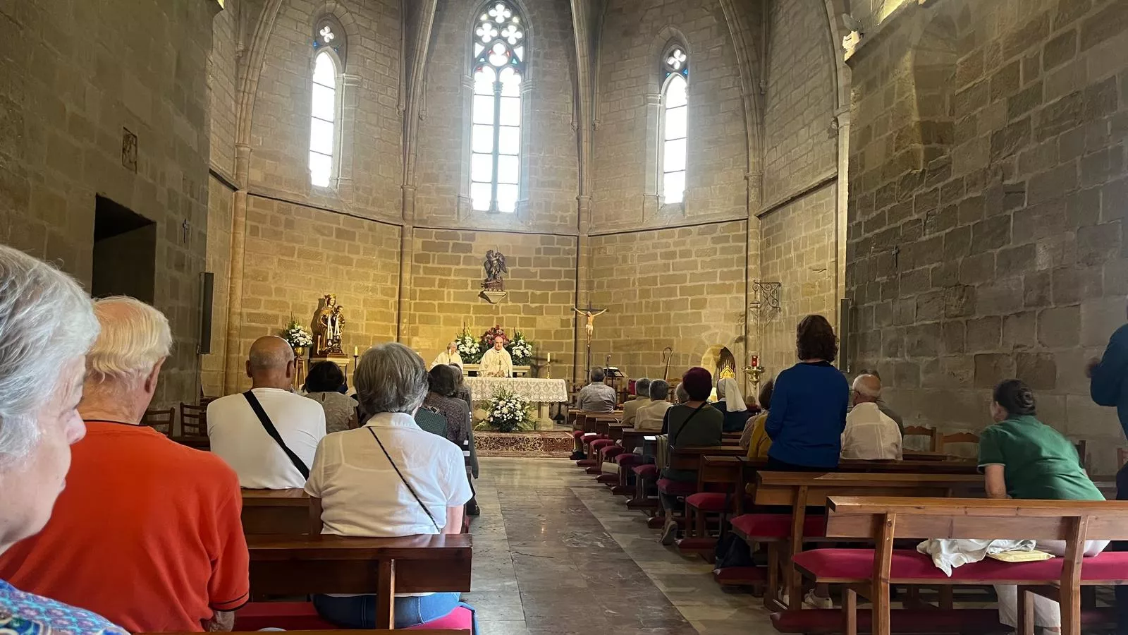 Tradicional entrega de un céntimo a las Miguelas por parte del Ayuntamiento de Huesca. Foto Mercedes Manterola