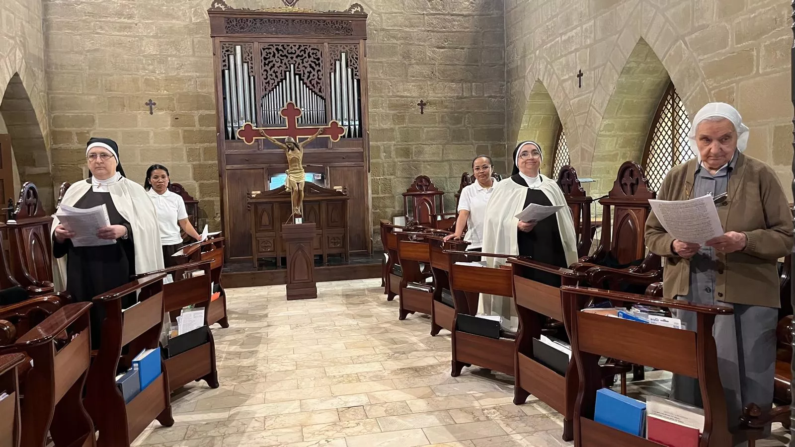 Tradicional entrega de un céntimo a las Miguelas por parte del Ayuntamiento de Huesca. Foto Mercedes Manterola