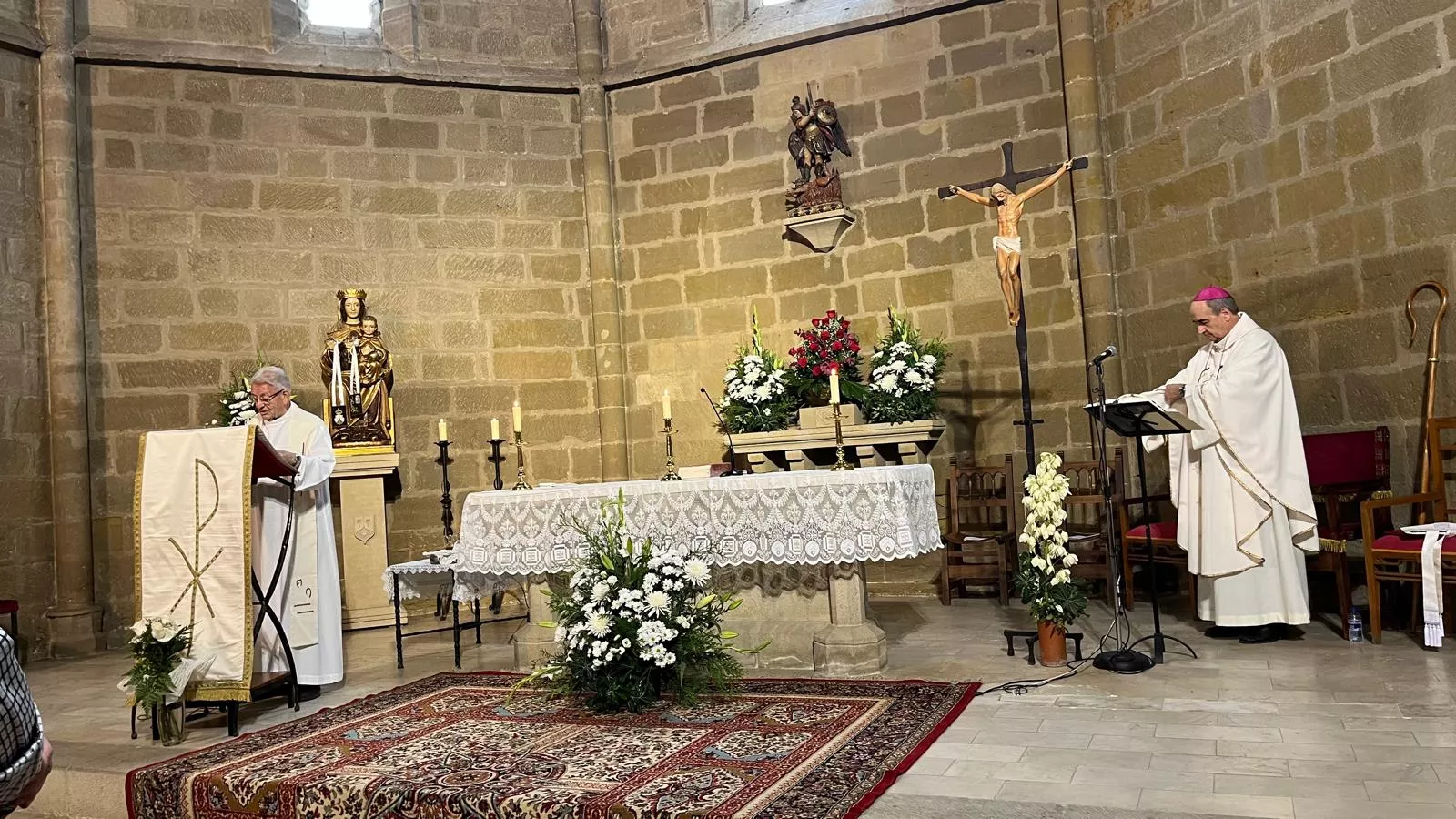 Tradicional entrega de un céntimo a las Miguelas por parte del Ayuntamiento de Huesca. Foto Mercedes Manterola