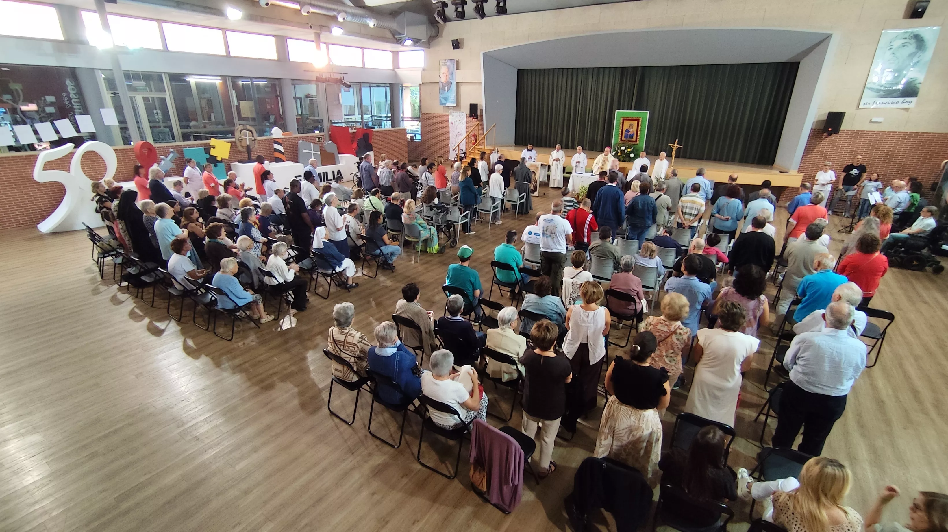 Celebración de la Eucaristía en la Cruz Blanca