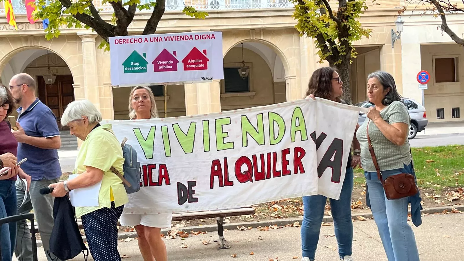 Concentración en Huesca por el derecho a la vivienda. Foto Mercedes Manterola