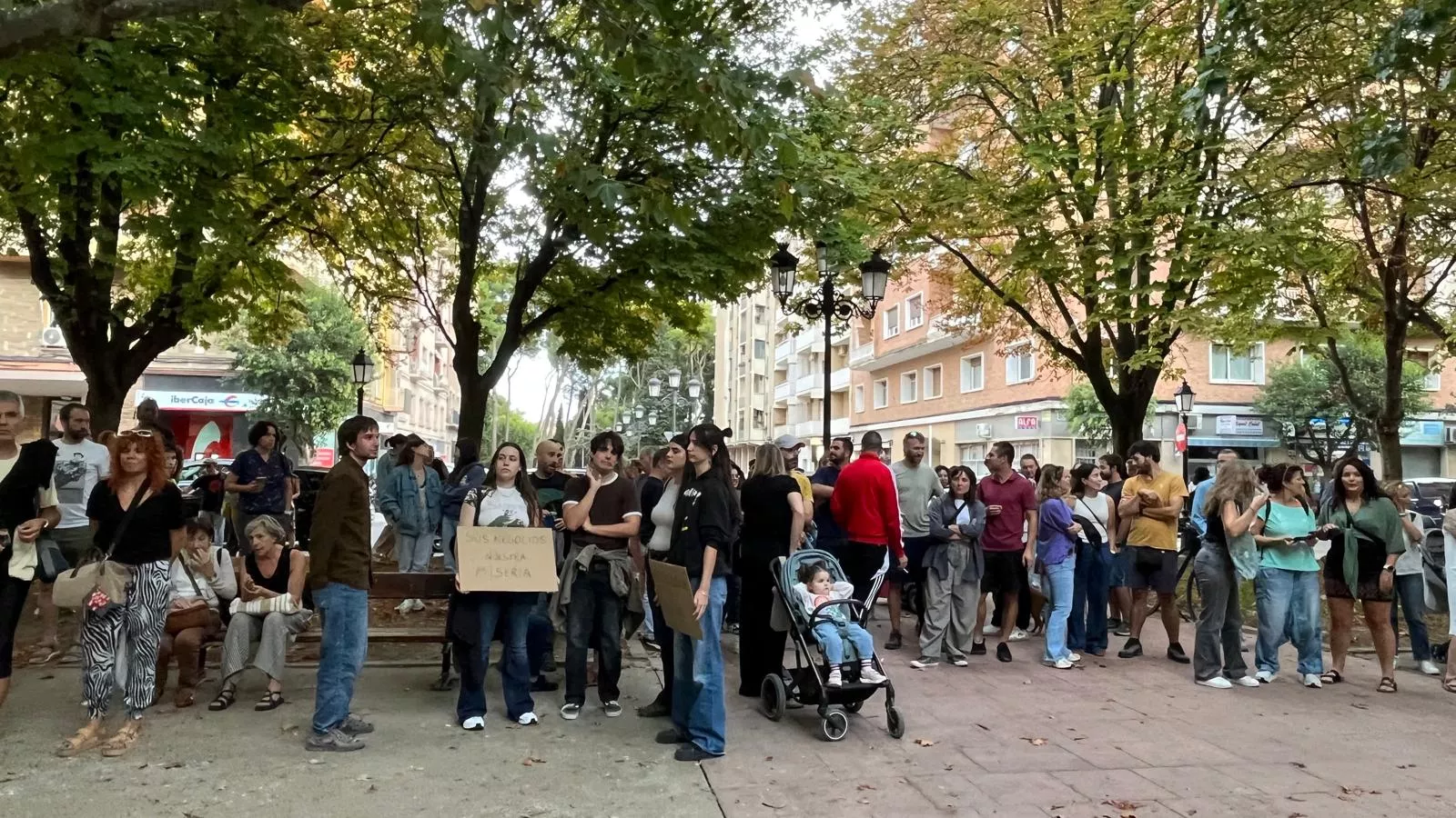 Concentración en Huesca por el derecho a la vivienda. Foto Mercedes Manterola