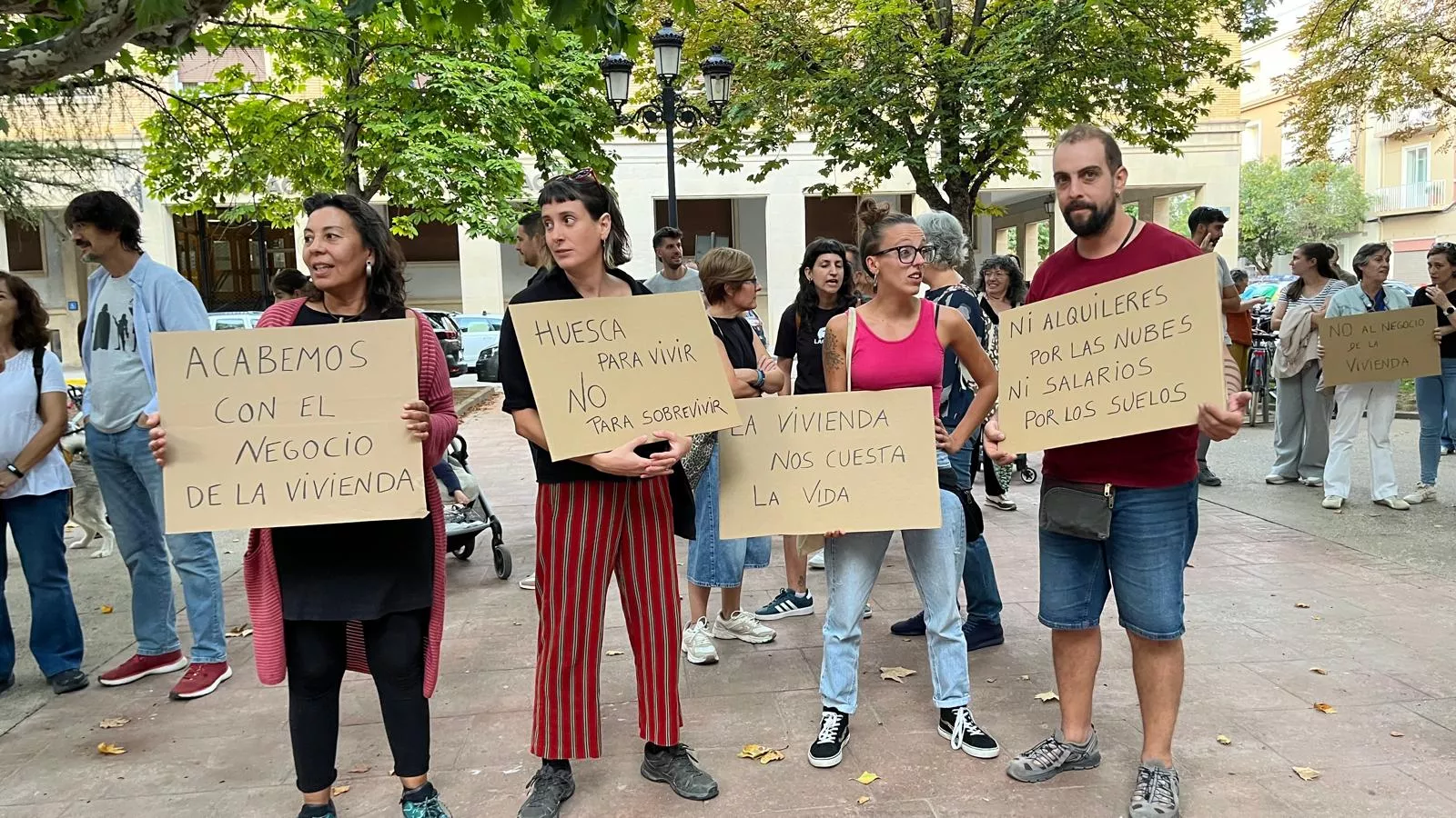 Concentración en Huesca por el derecho a la vivienda. Foto Mercedes Manterola