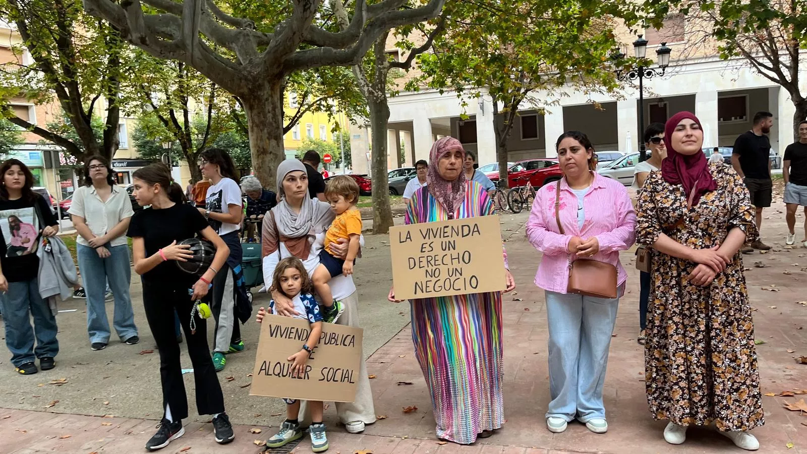 Concentración en Huesca por el derecho a la vivienda. Foto Mercedes Manterola
