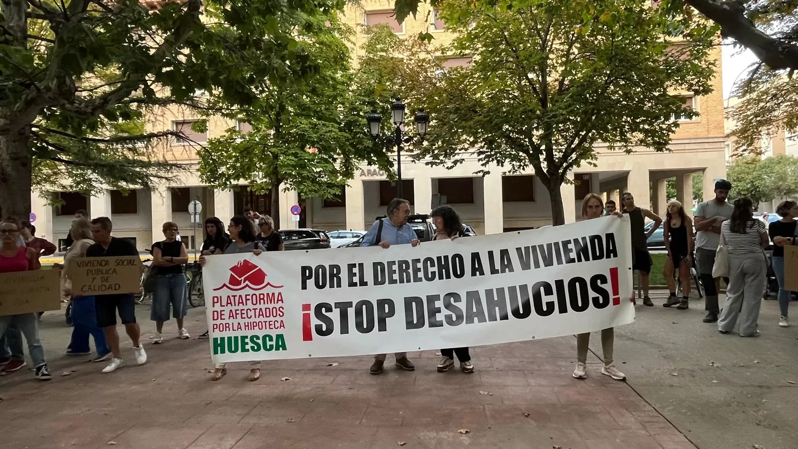 Concentración en Huesca por el derecho a la vivienda. Foto Mercedes Manterola