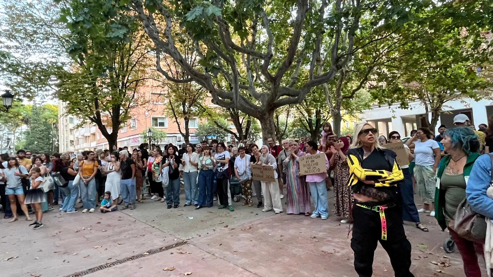 Concentración en Huesca por el derecho a la vivienda. Foto Mercedes Manterola