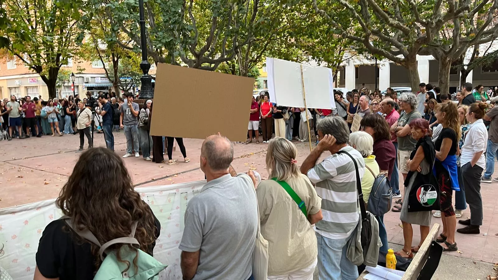 Concentración en Huesca por el derecho a la vivienda. Foto Mercedes Manterola
