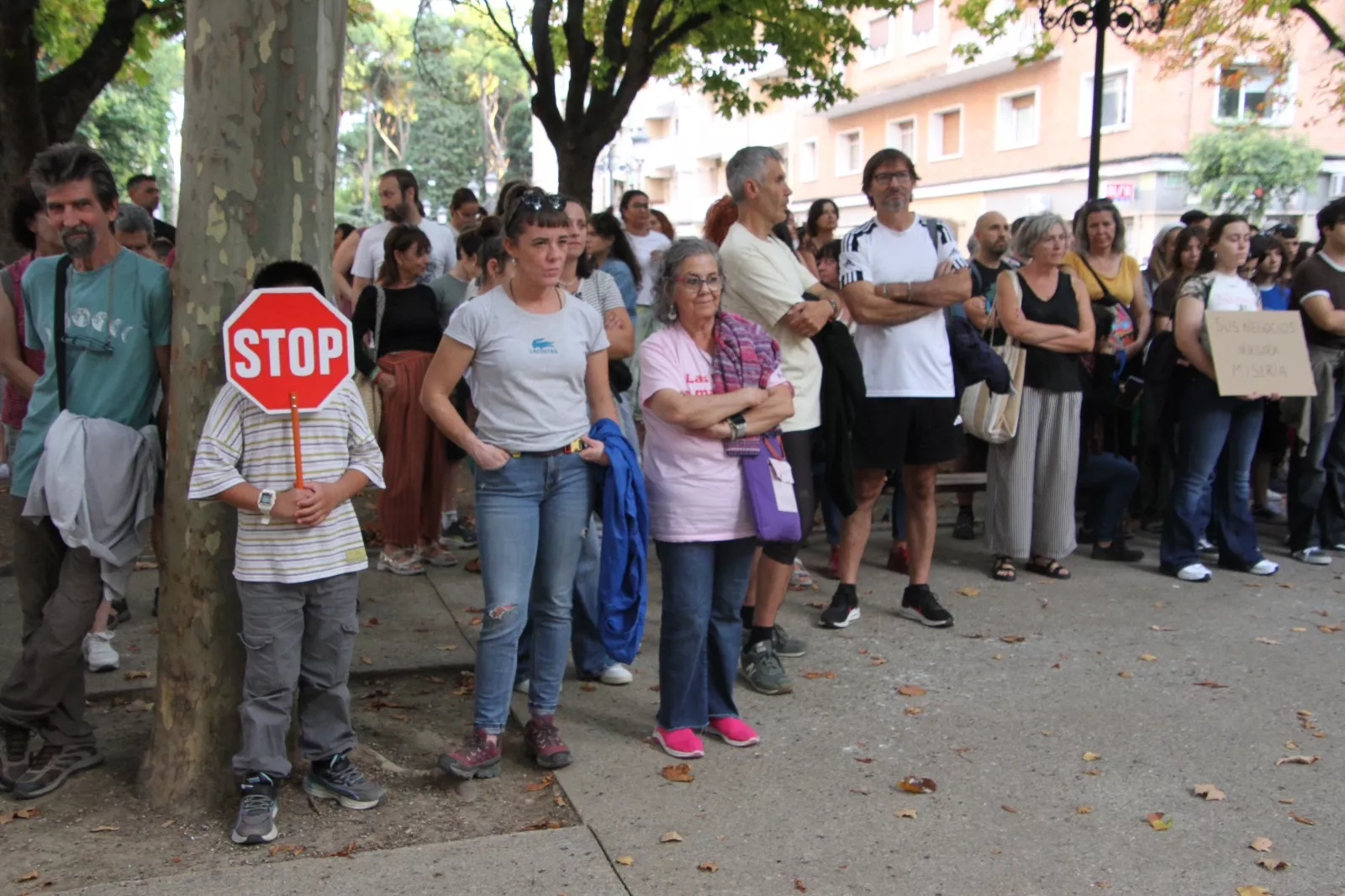 Concentración en Huesca por el derecho a la vivienda. Foto Carlos Neofato