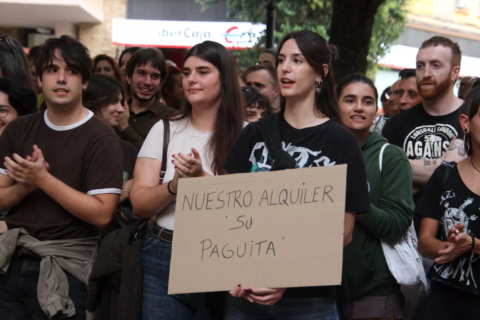 Concentración en Huesca por el derecho a la vivienda. Foto Carlos Neofato
