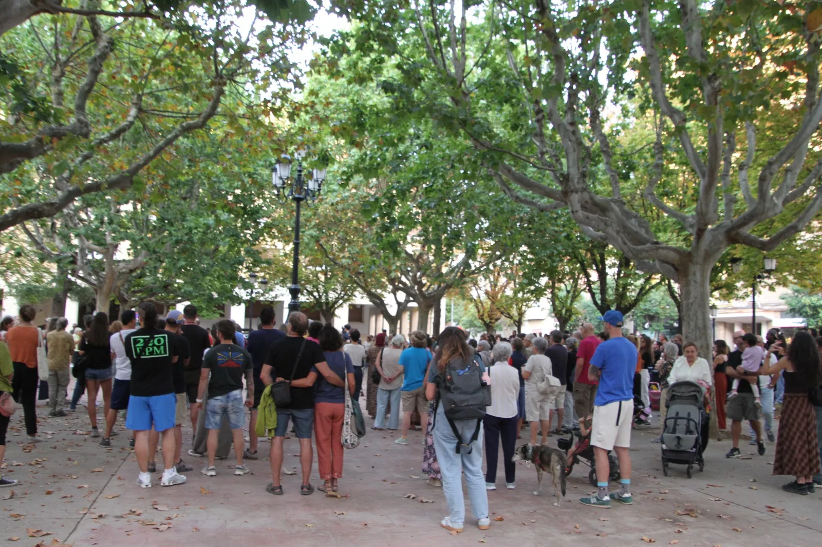 Concentración en Huesca por el derecho a la vivienda. Foto Carlos Neofato