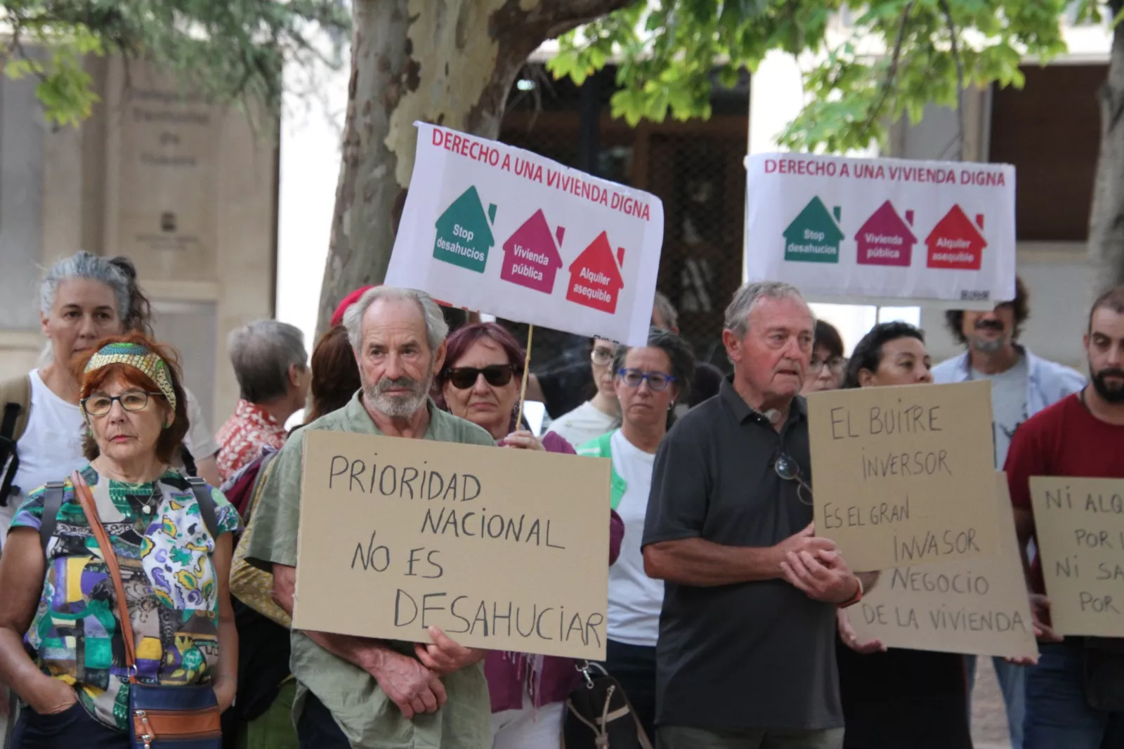 Concentración en Huesca por el derecho a la vivienda. Foto Carlos Neofato