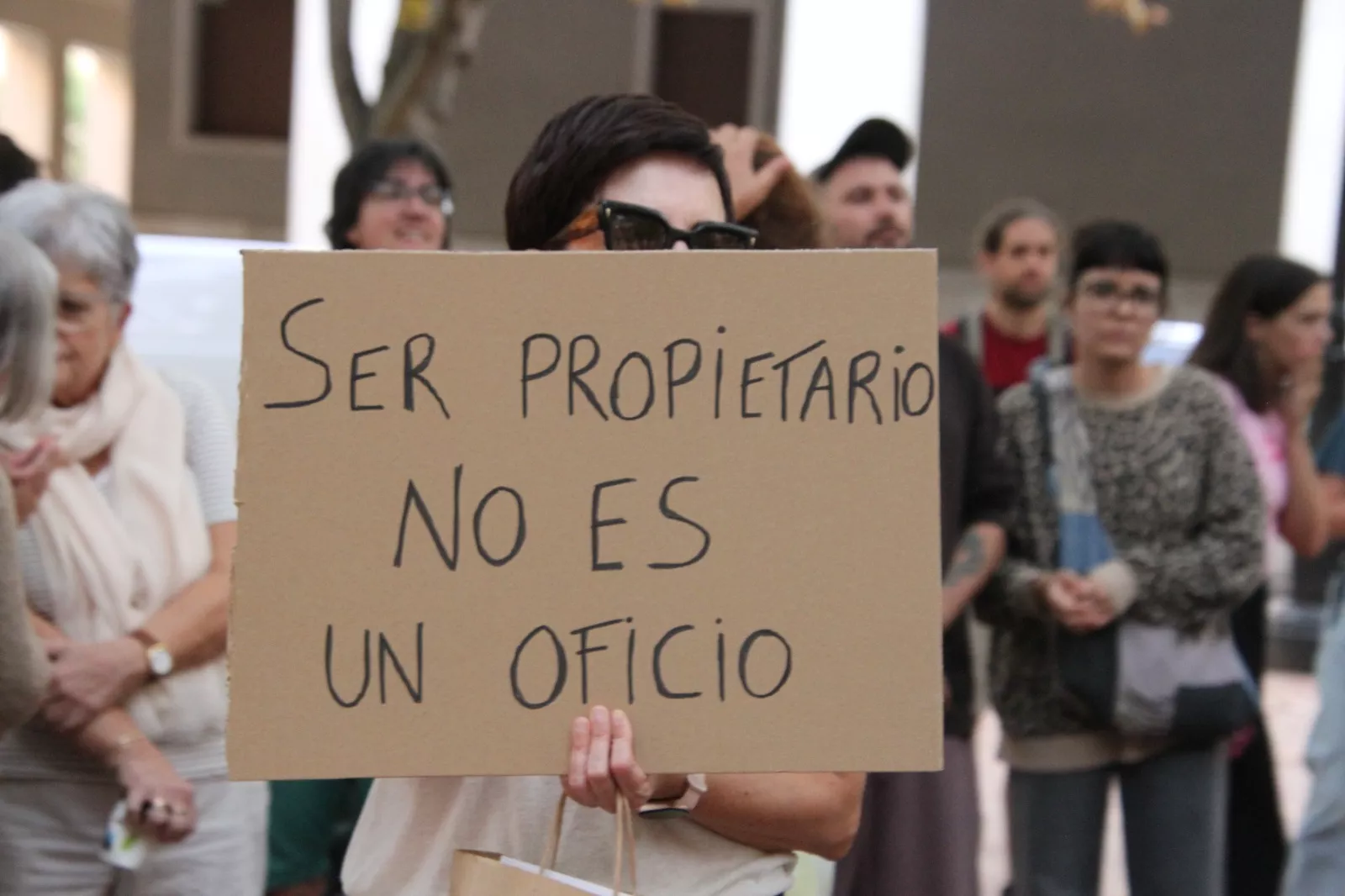 Concentración en Huesca por el derecho a la vivienda. Foto Carlos Neofato