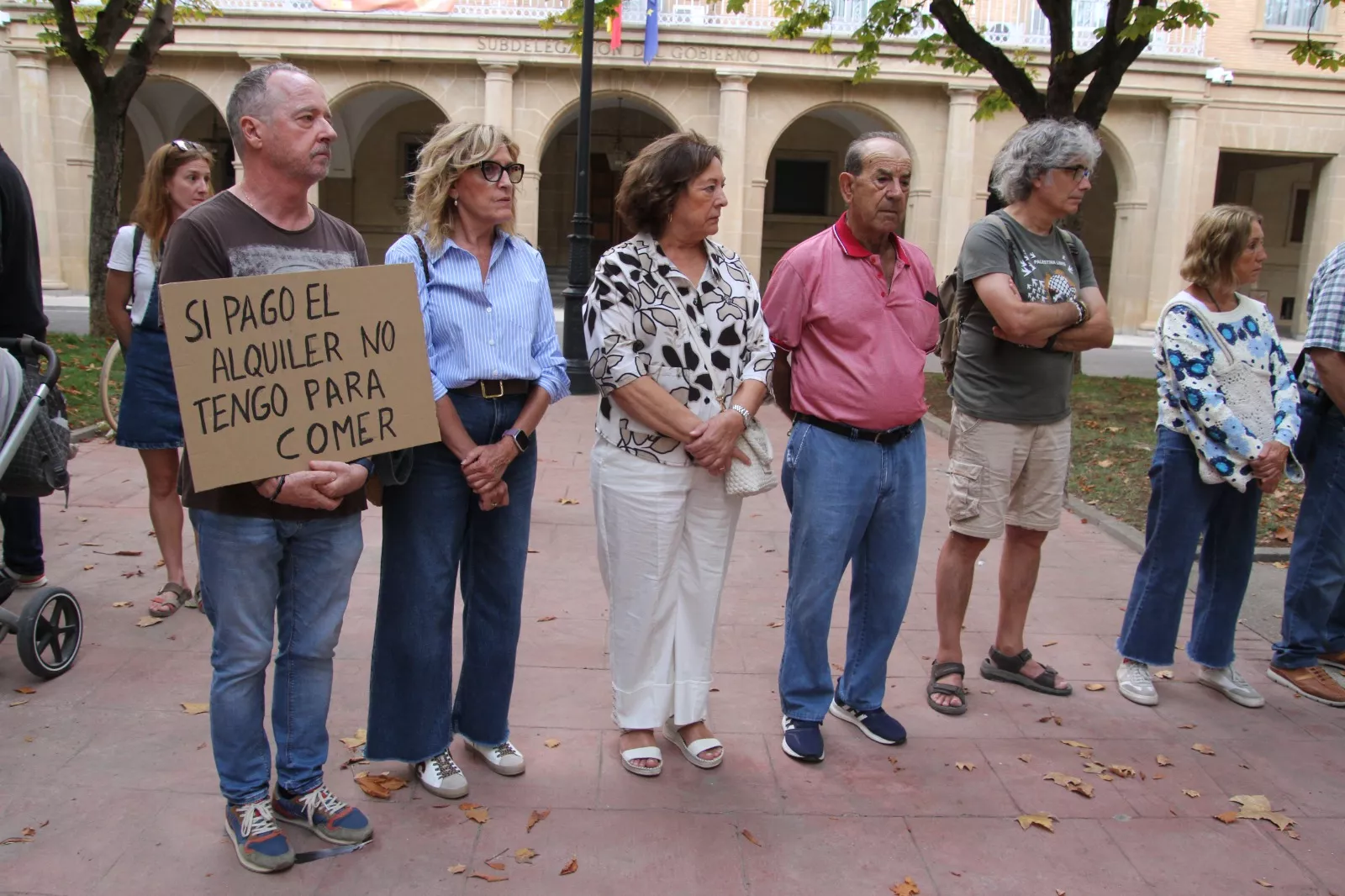 Concentración en Huesca por el derecho a la vivienda. Foto Carlos Neofato