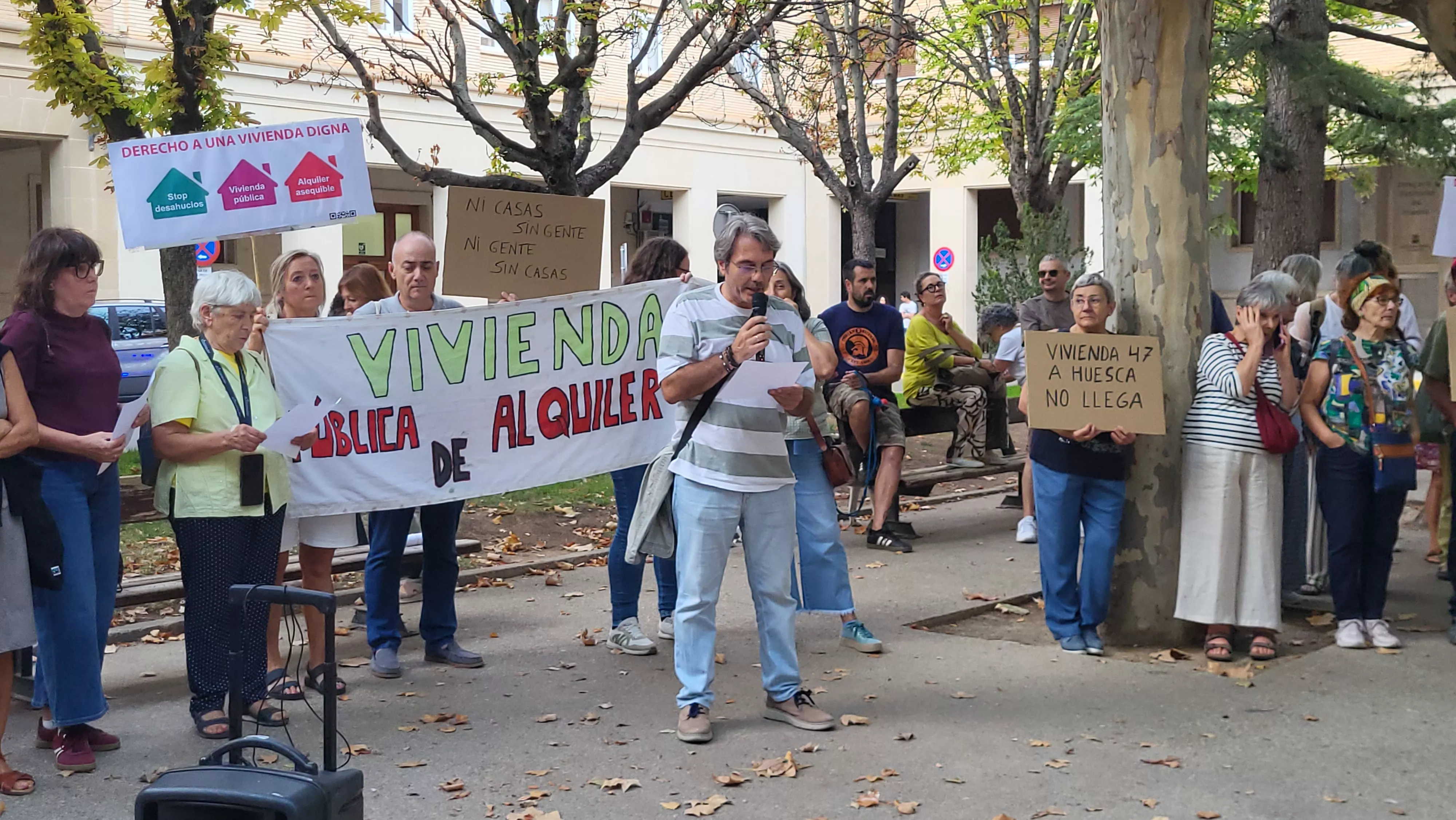 Concentración en Huesca por el derecho a la vivienda. Foto Mercedes Manterola