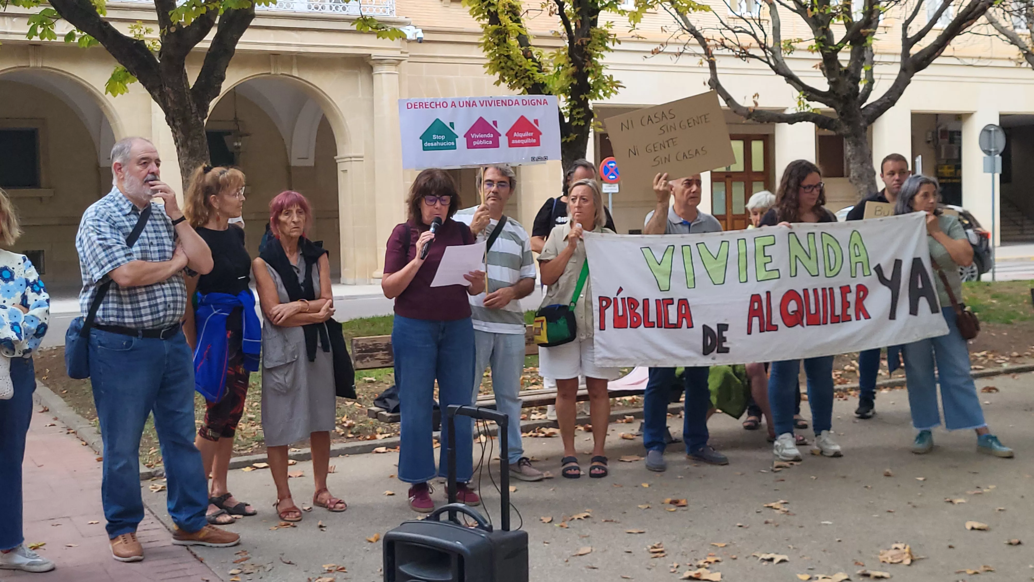 Concentración en Huesca por el derecho a la vivienda. Foto Mercedes Manterola