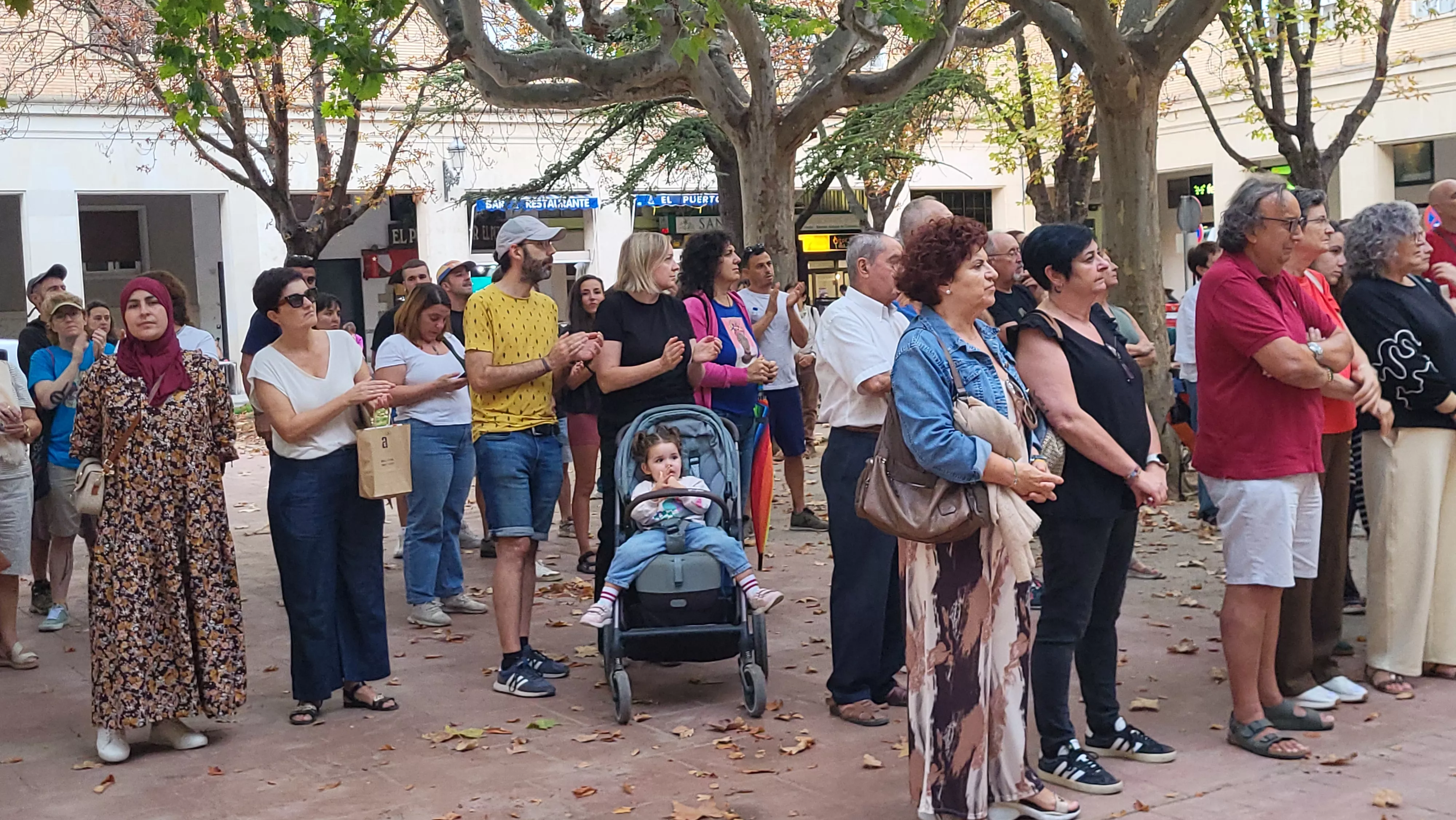 Concentración en Huesca por el derecho a la vivienda. Foto Mercedes Manterola