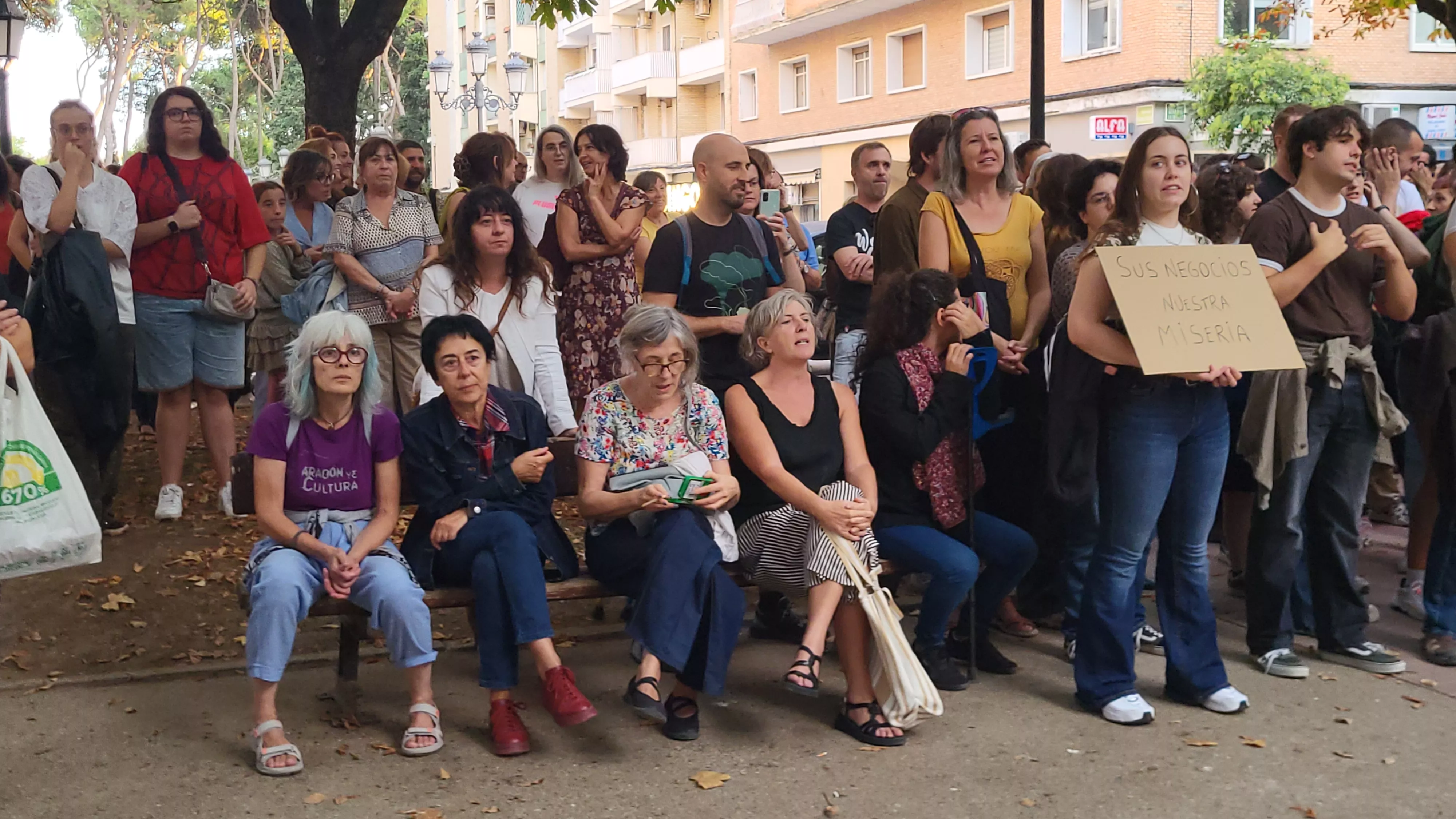 Concentración en Huesca por el derecho a la vivienda. Foto Mercedes Manterola