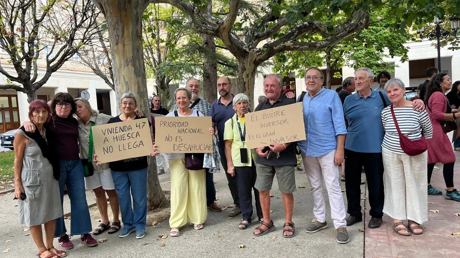 Concentración en Huesca por el derecho a la vivienda. Foto Mercedes Manterola