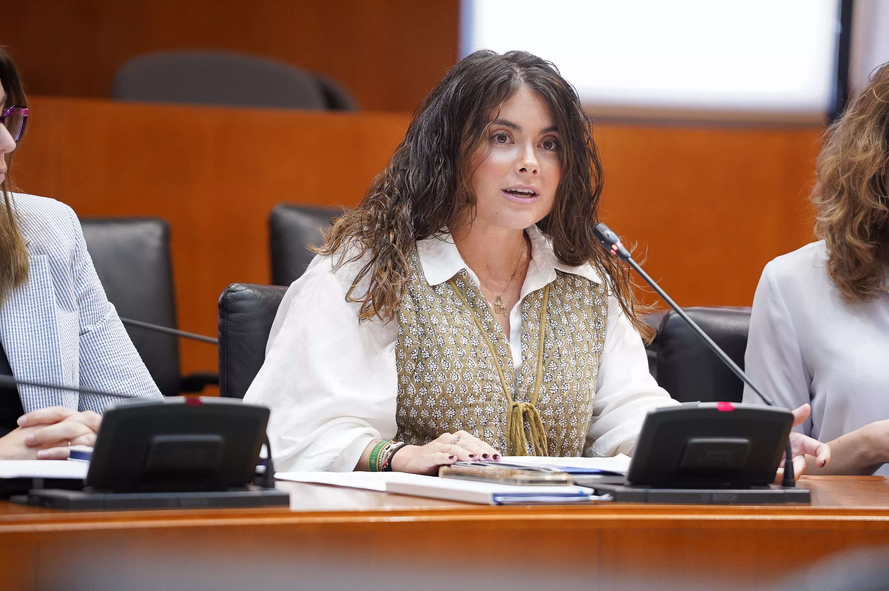 Lucía Baruquer en las Cortes de Aragón