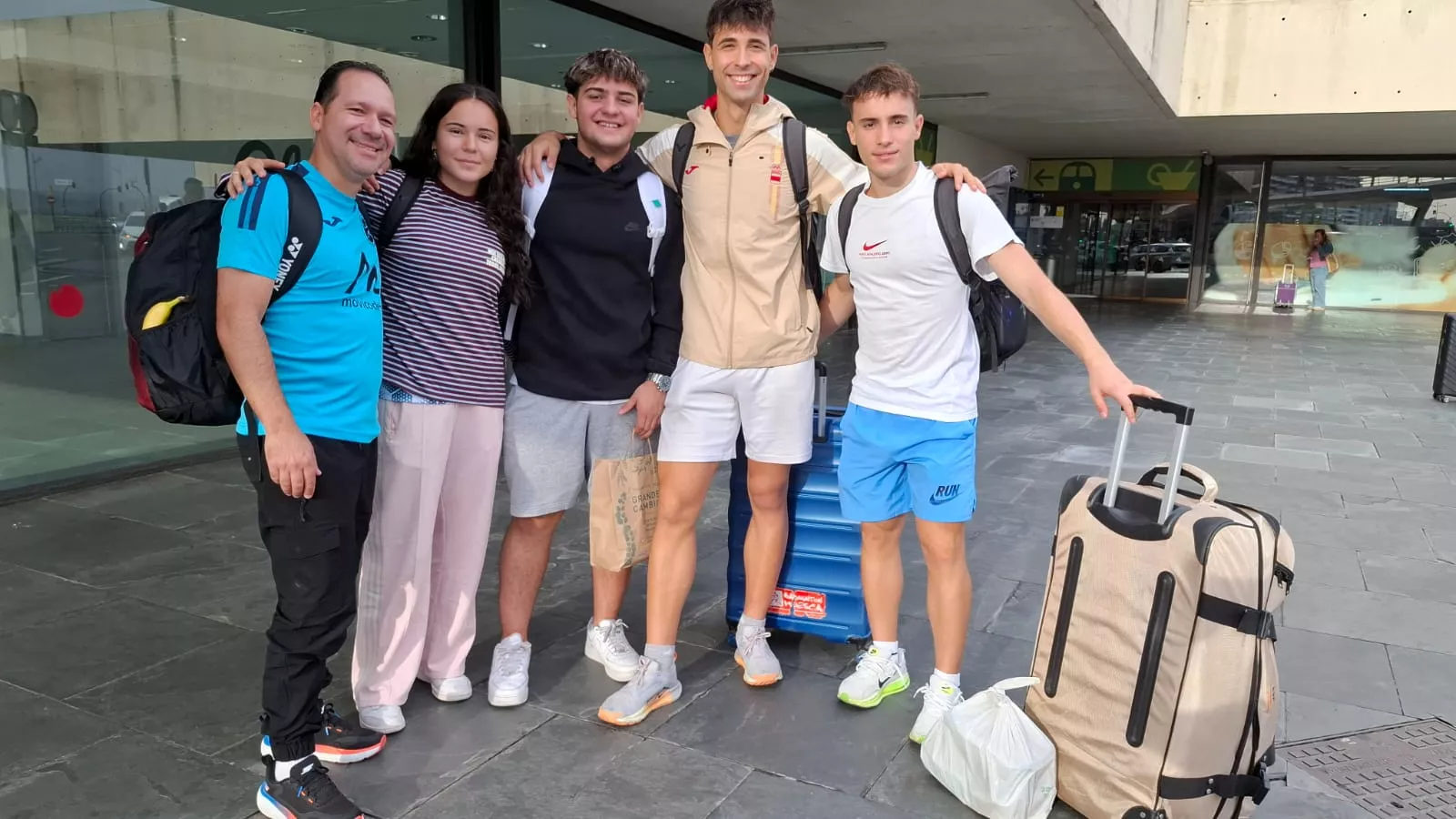 Roberto Mollinedo, Cristina Teruel, Gonzalo Isábal, Natxo Cervelló y Alejandro Gállego, rumbo a Bulgaria.