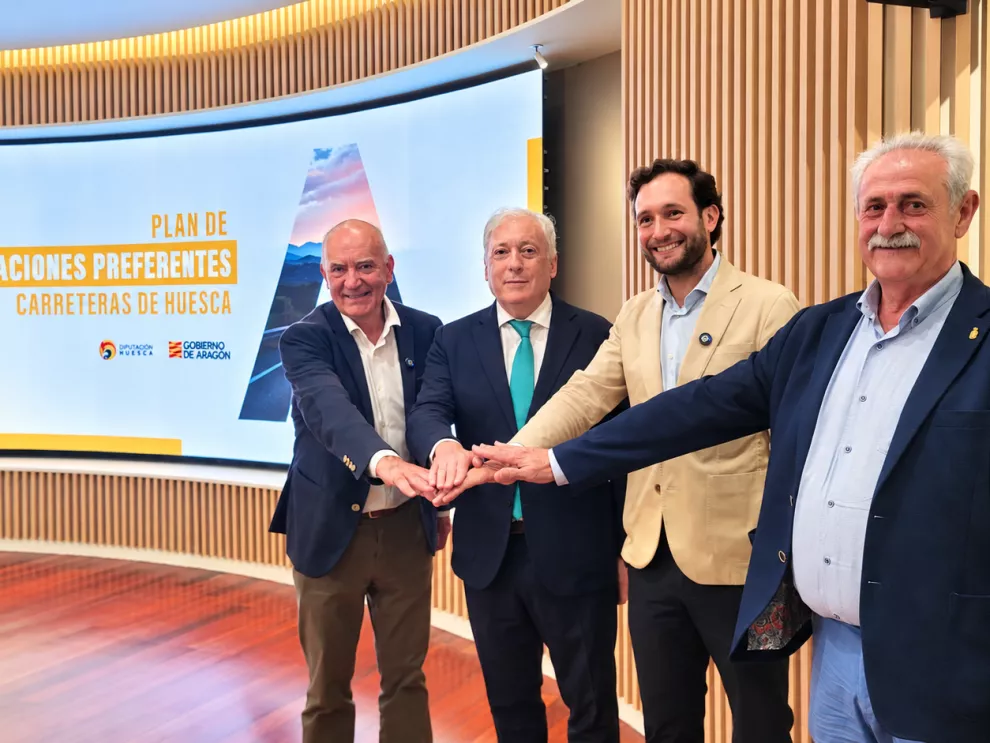 Miguel Ángel Arminio, Octavio López, Isaac Claver y Álvaro Bescós en la presentación del Plan de Actuaciones Preferentes de Carreteras de Huesca